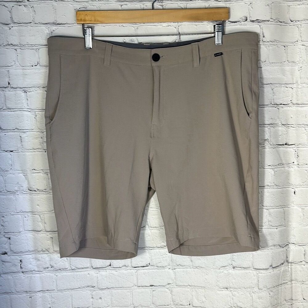 Travis Matthew Men’s Tan Khaki Chino Golf Shorts‎ size 40